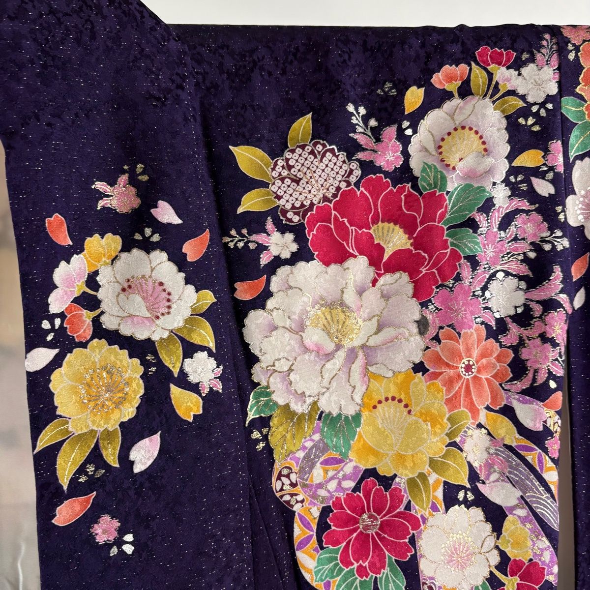 在庫一掃】 振袖 身丈163cm 裄丈65.5cm M 袷 牡丹 桜 銀通し 箔 濃紫