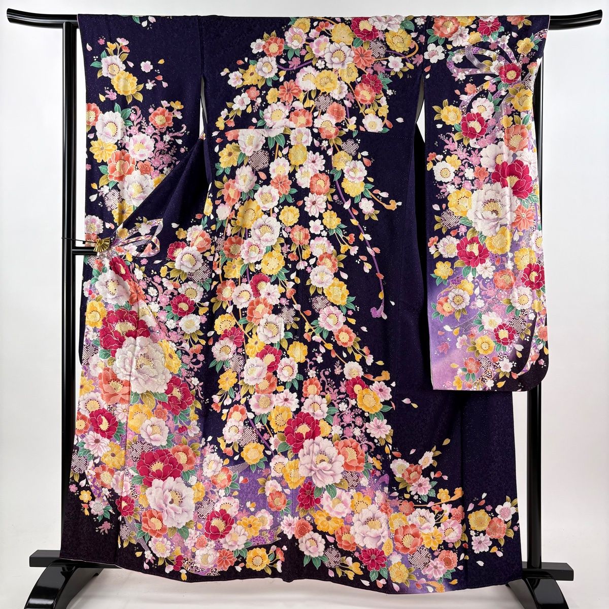 在庫一掃】 振袖 身丈163cm 裄丈65.5cm M 袷 牡丹 桜 銀通し 箔 濃紫