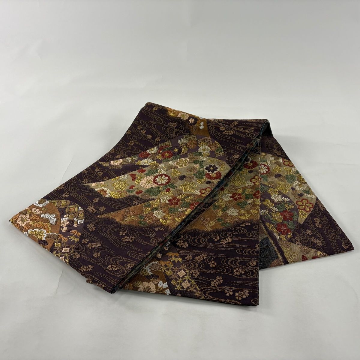 在庫一掃】 【美品】 袋帯 名品 草花 流水 金糸 箔 紫 お太鼓柄 正絹