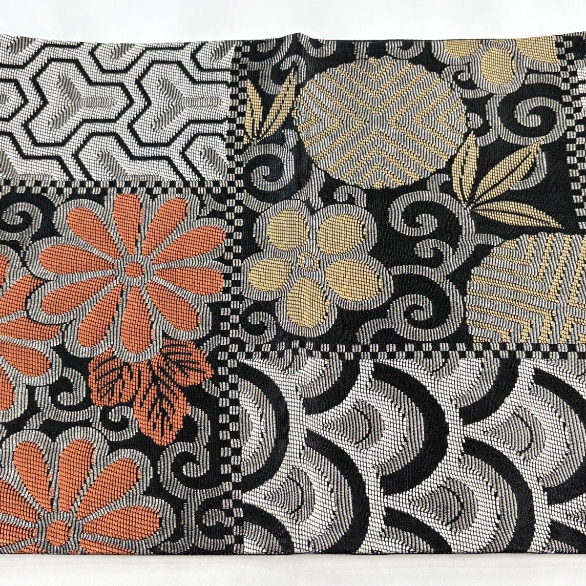 在庫一掃】 【美品】 袋帯 名品 菊 有職文様 銀糸 ラメ糸 黒 六通 正絹
