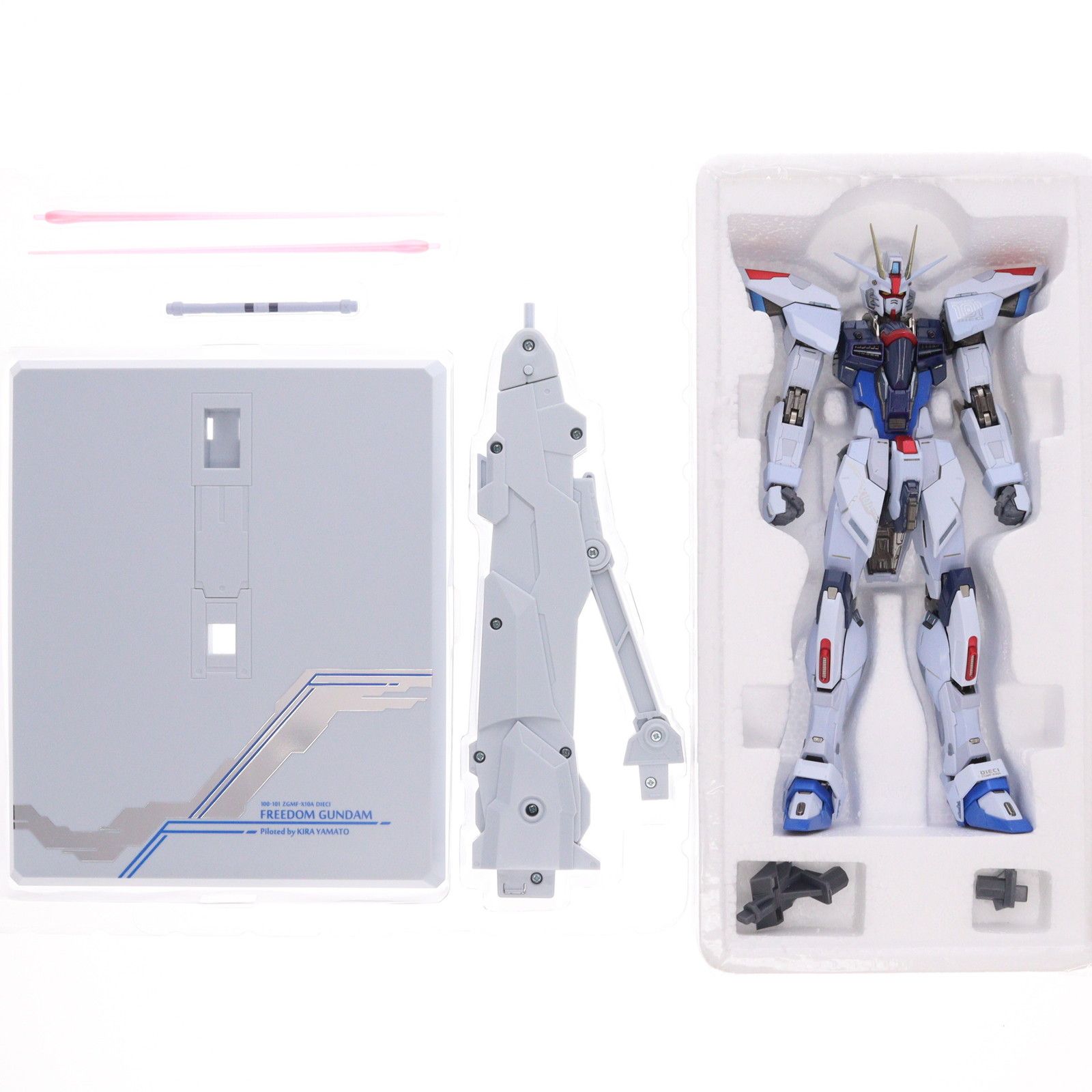 METAL BUILD フリーダムガンダム CONCEPT 2 SNOW SPARKLE Ver. 機動
