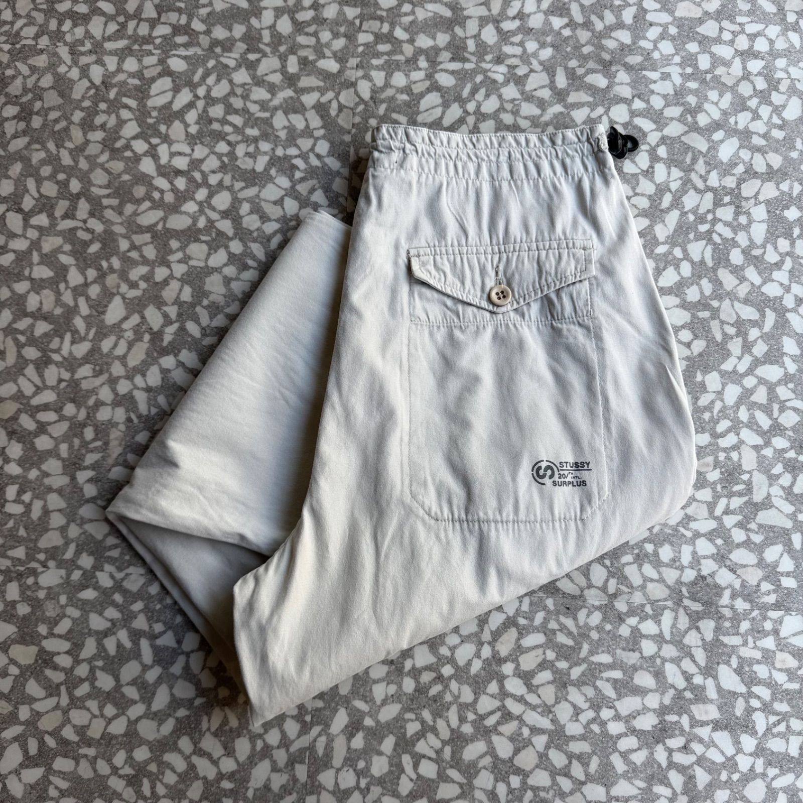 STUSSY / 00’s 25th anniv. cargo pants size L オールドステュシー　カーゴパンツ　ワイド　ストリート　サープラス　バギー sk8 ユニセックス　B系 サープラス　周年記念　クリーム　裏原
