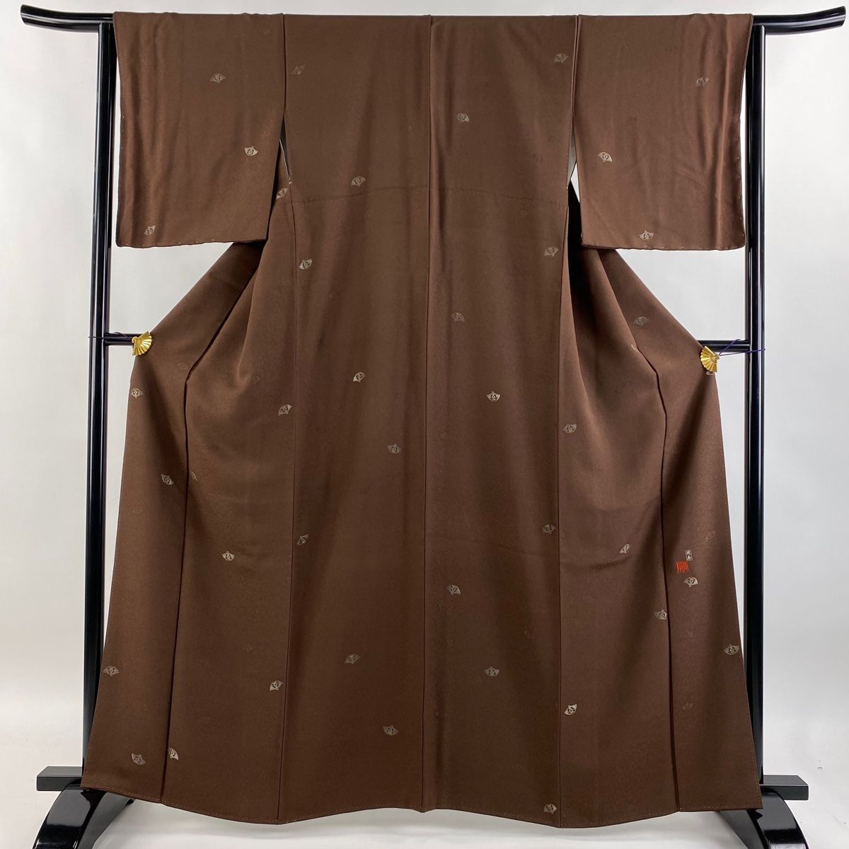 【在庫一掃】 小紋 身丈162.5cm 裄丈64cm M 袷 藤林徳扇 落款あり 扇 地紋 金銀糸 茶色 正絹 逸品 【中古】
