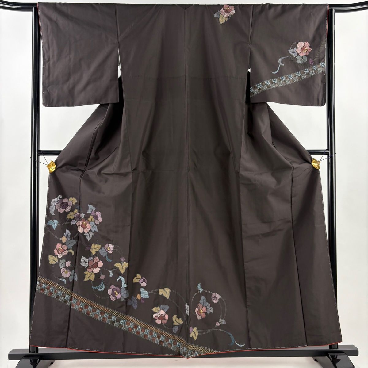 在庫一掃】 付下げ 身丈159cm 裄丈64.5cm M 袷 紬地 草花 金糸 刺繍 焦