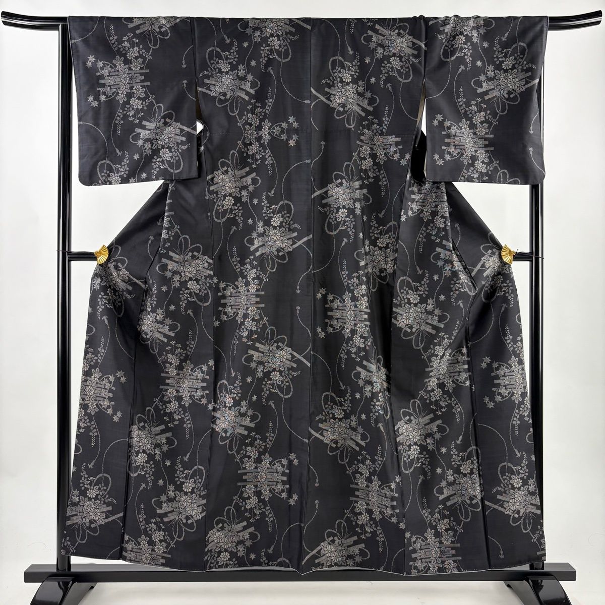 在庫一掃】 紬 身丈158cm 裄丈66.5cm M 袷 花筏 草花 墨色 正絹 秀品