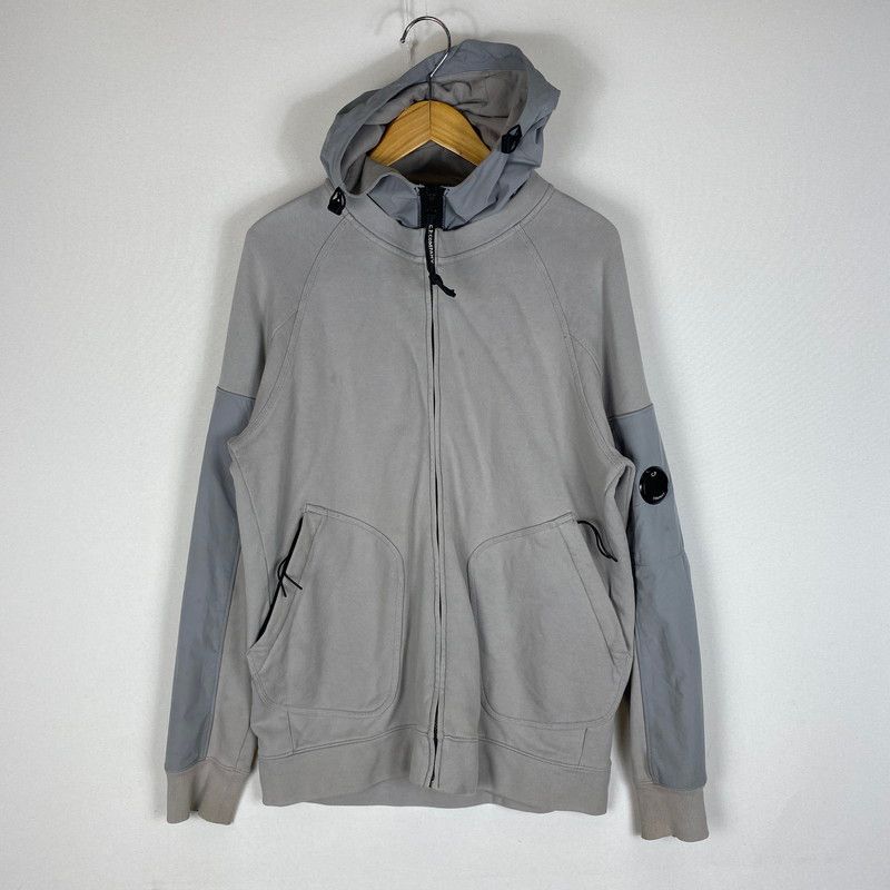 【中古品】 C.P.COMPANY シーピーカンパニー ZIP HOODIE 12CMSS116A 005086W ジップ フーディー トップス 【141-260518-ks-14-tei】