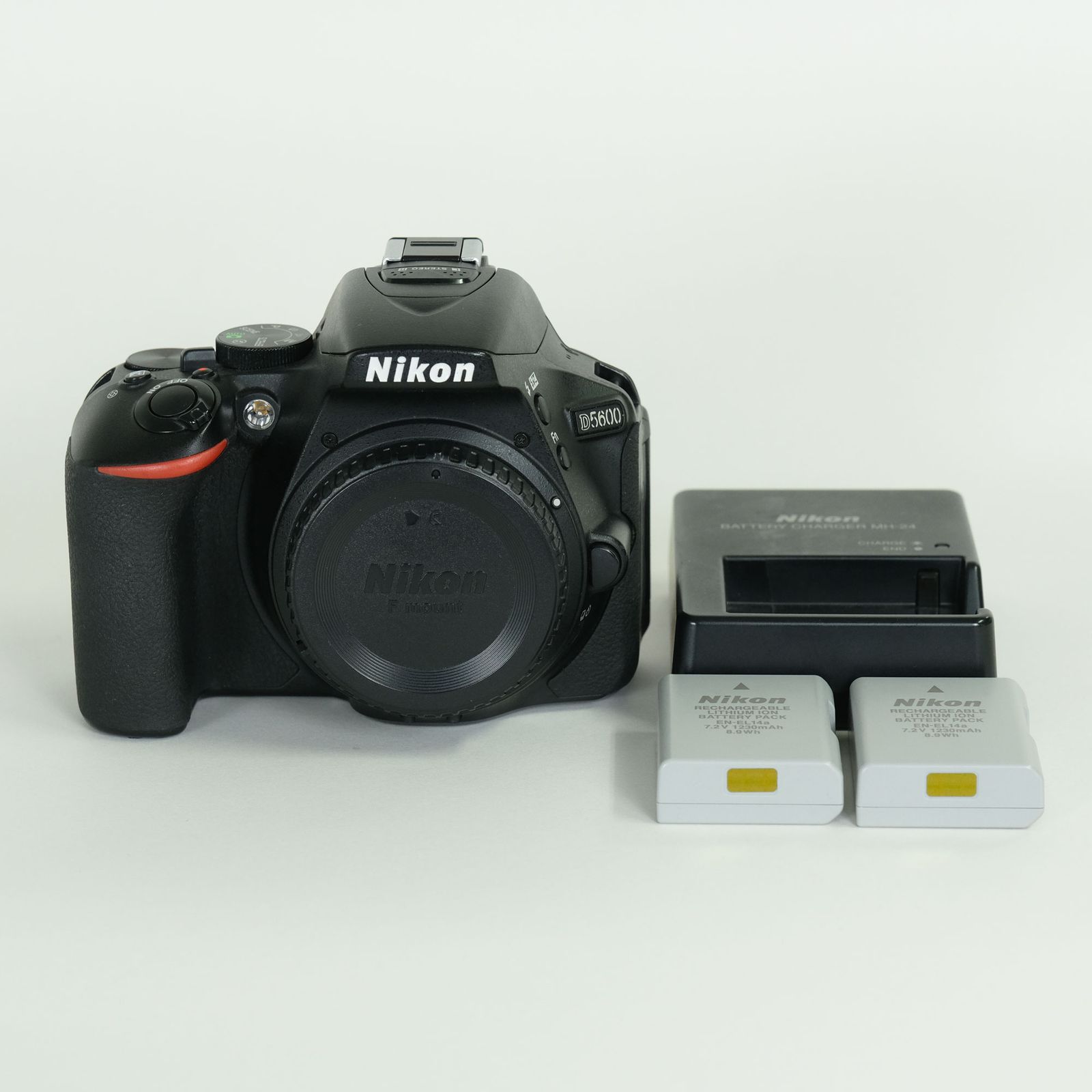 良品 | バッテリー2個付] Nikon D5600 [ボディ] | Nikon Fマウント
