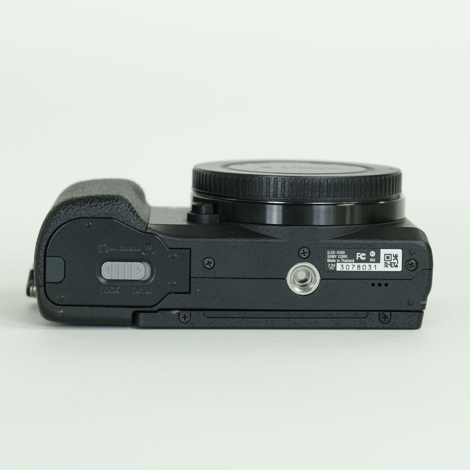 【美品】SONY α5100 シャッター枚数2,443枚 ILCE-5100 美品 | シャッター数4,600回] SONY α5100 ILCE-5100 ブラック | ソニー