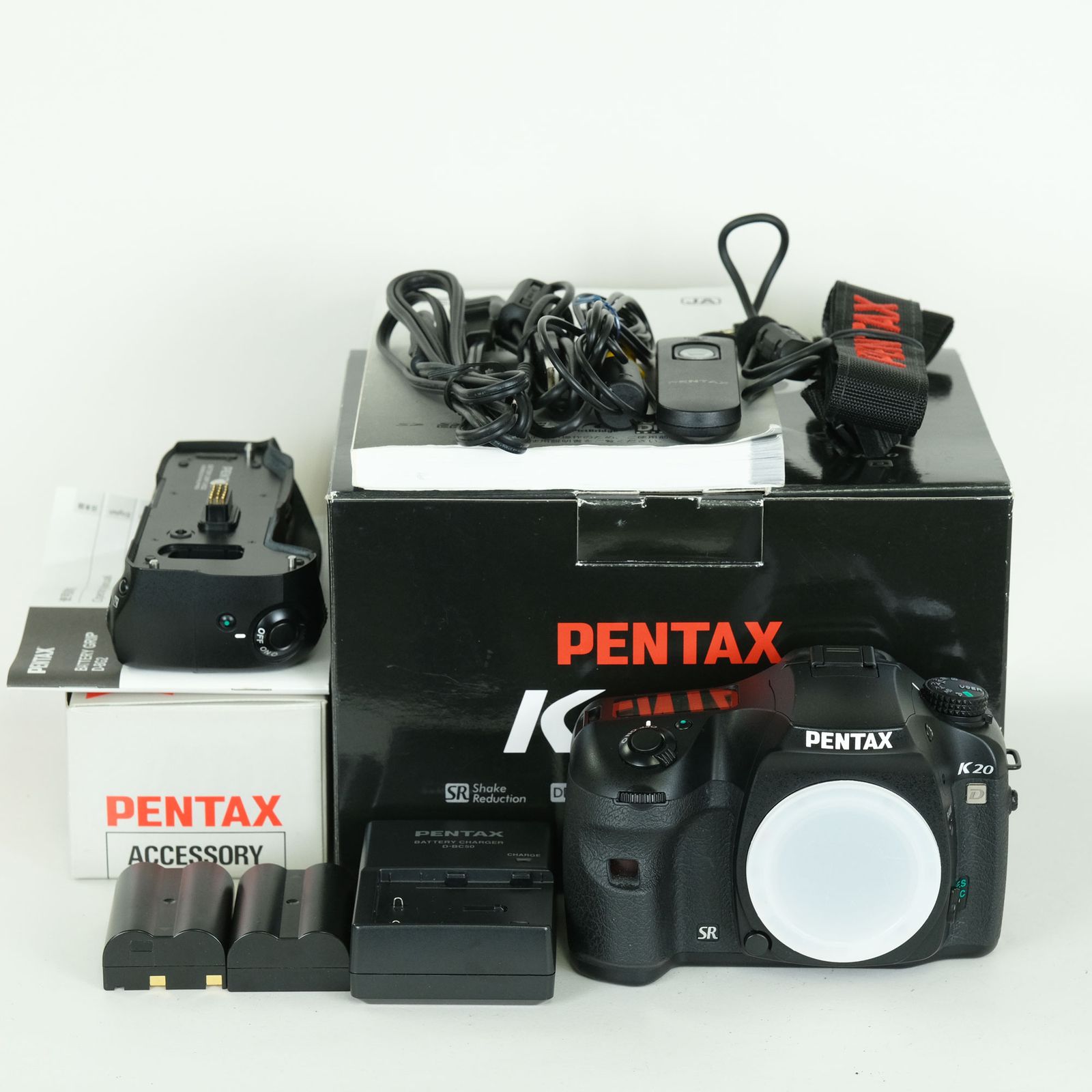 美品 | シャッター数4,208回｜バッテリーグリップ付] PENTAX K20D