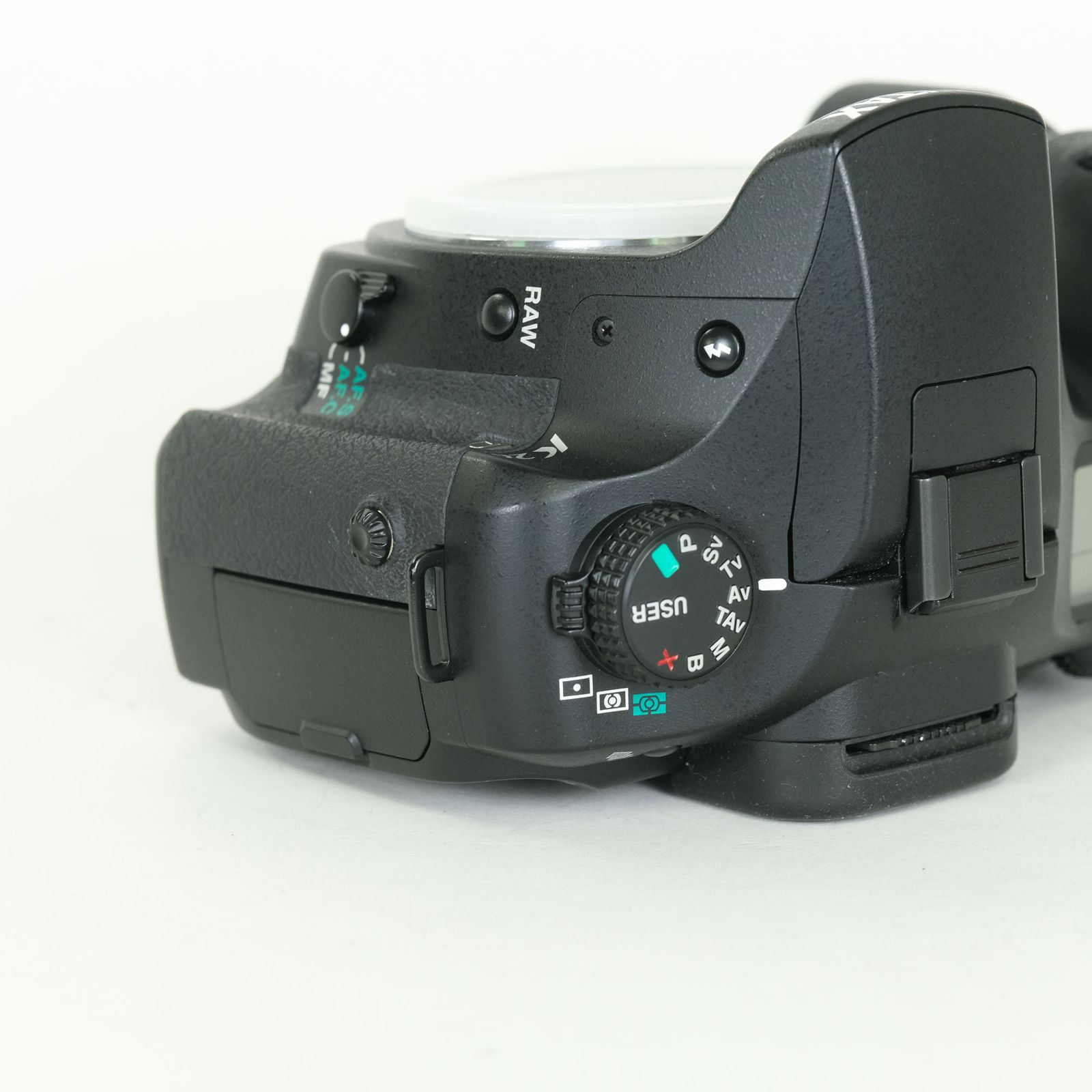 美品 | シャッター数4,208回｜バッテリーグリップ付] PENTAX K20D