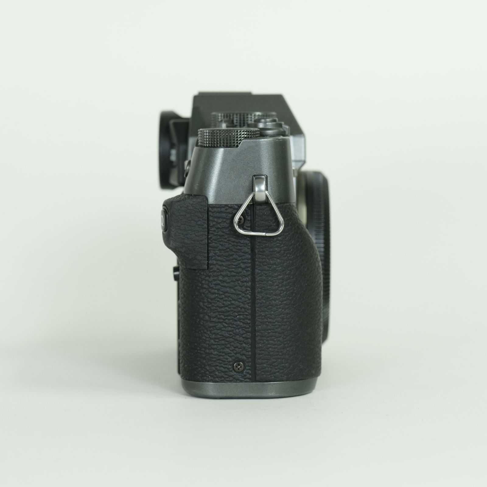 【値下げ】FUJIFILM X-T30　ボディ　シルバー（+純正バッテリー）　売ります 良品 | バッテリー2個付] FUJIFILM X-T30 [ボディ チャコールシルバー