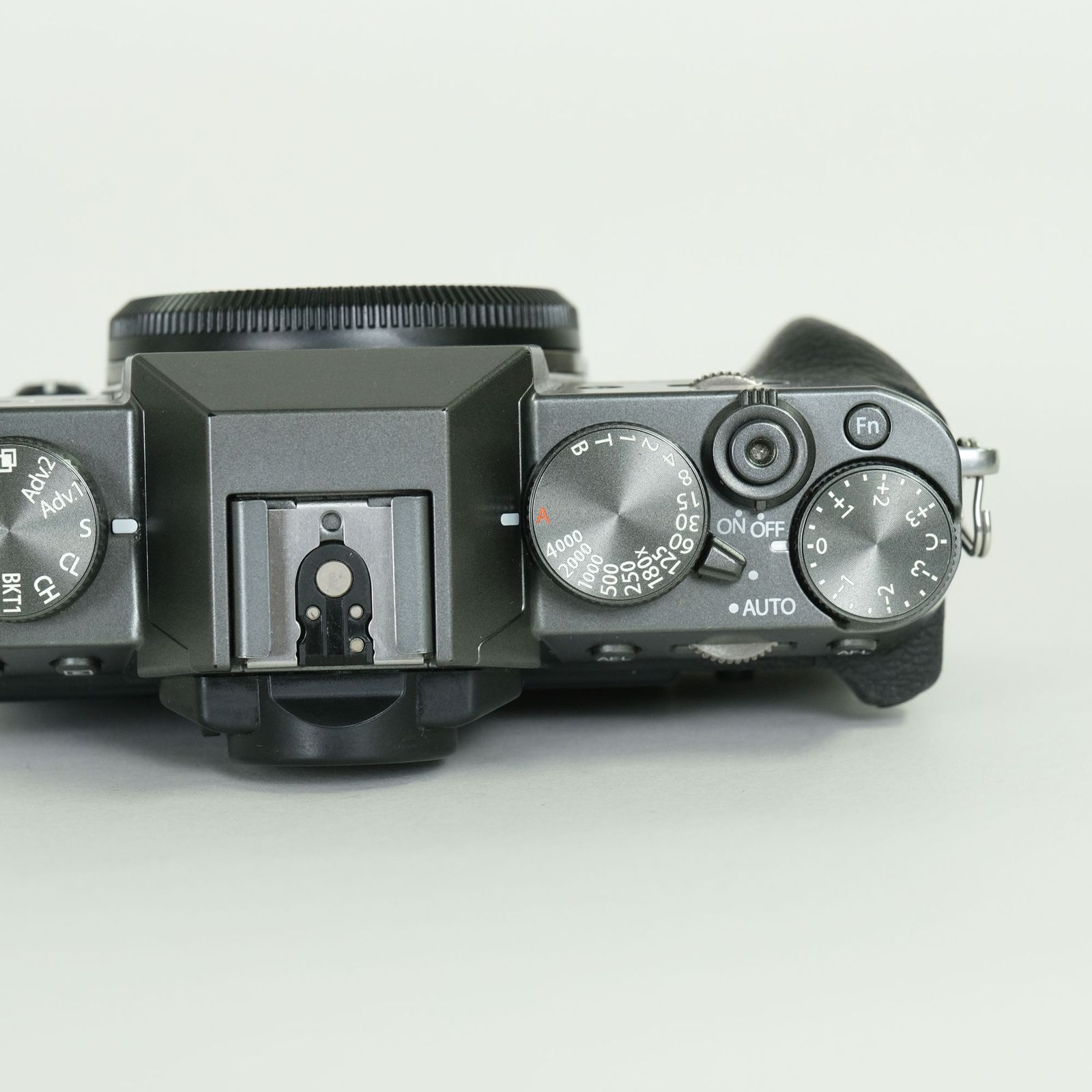 良品 | バッテリー2個付] FUJIFILM X-T30 [ボディ チャコールシルバー 