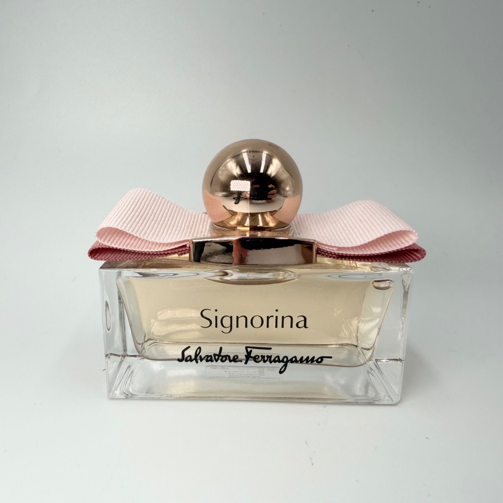 サルヴァトーレ フェラガモ シニョリーナ オードパルファム 50ml 残量