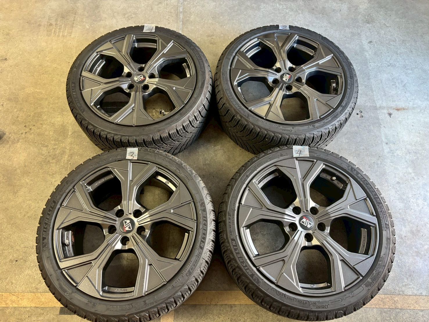 プジョー 308 P51YH01 308GT ブルーHD iブルーナッパエディション スタッドレスタイヤ OZレーシング MSW43 社外ホイール 225/40/18送料込み
