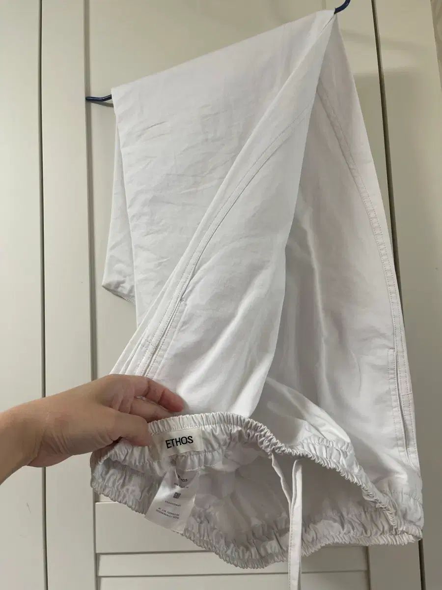 エートス 밴딩 白 パンツ