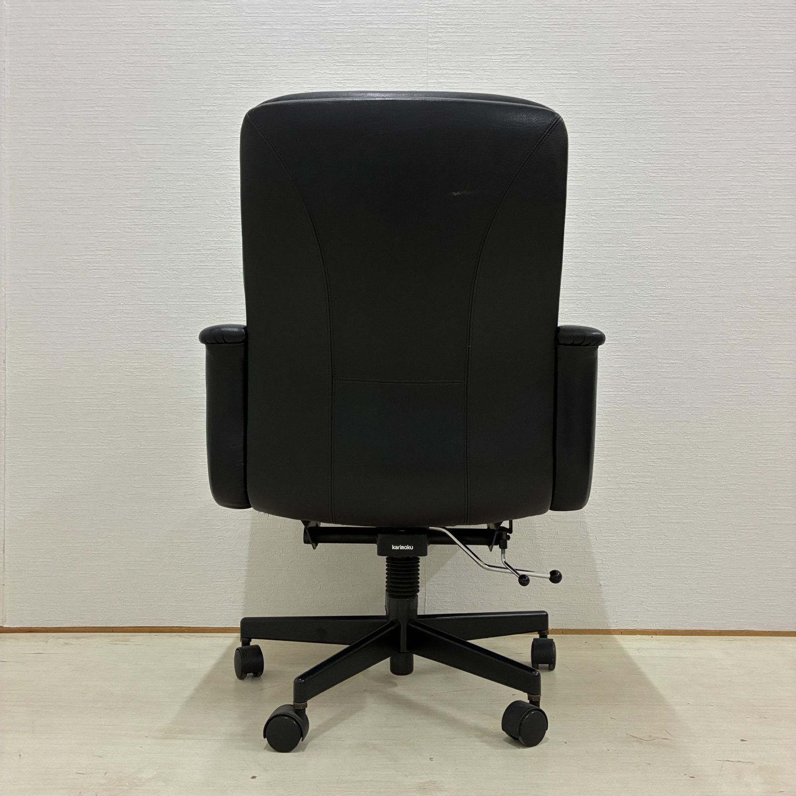 カリモク】革製 オフィスチェア デスクチェア S - メルカリ