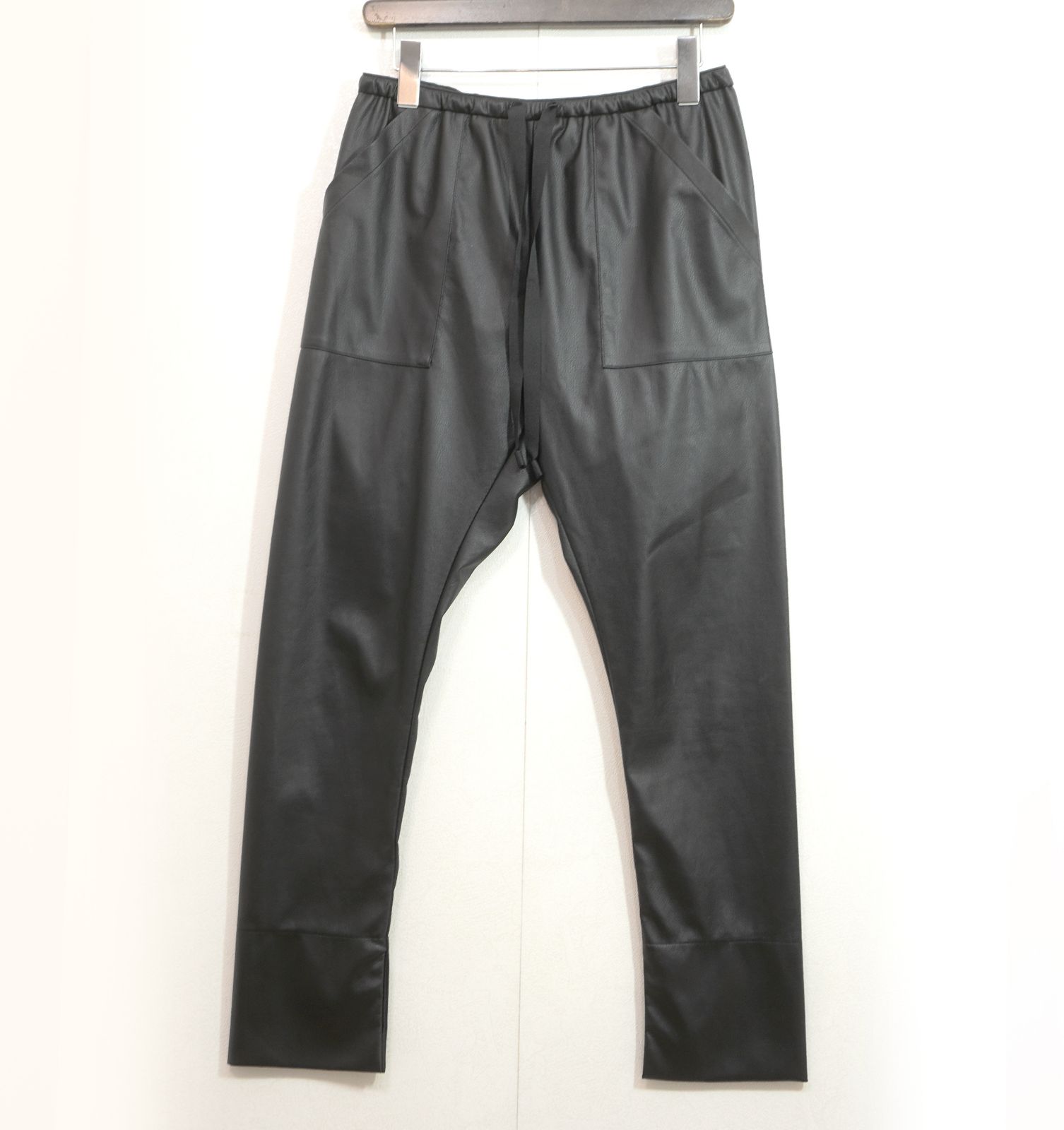 COGTHEBIGSMOKE フェイクレザーパンツ KICK LEGGINGS コグザビッグスモーク 4602-332-414-1 黒 ブラック K5-89