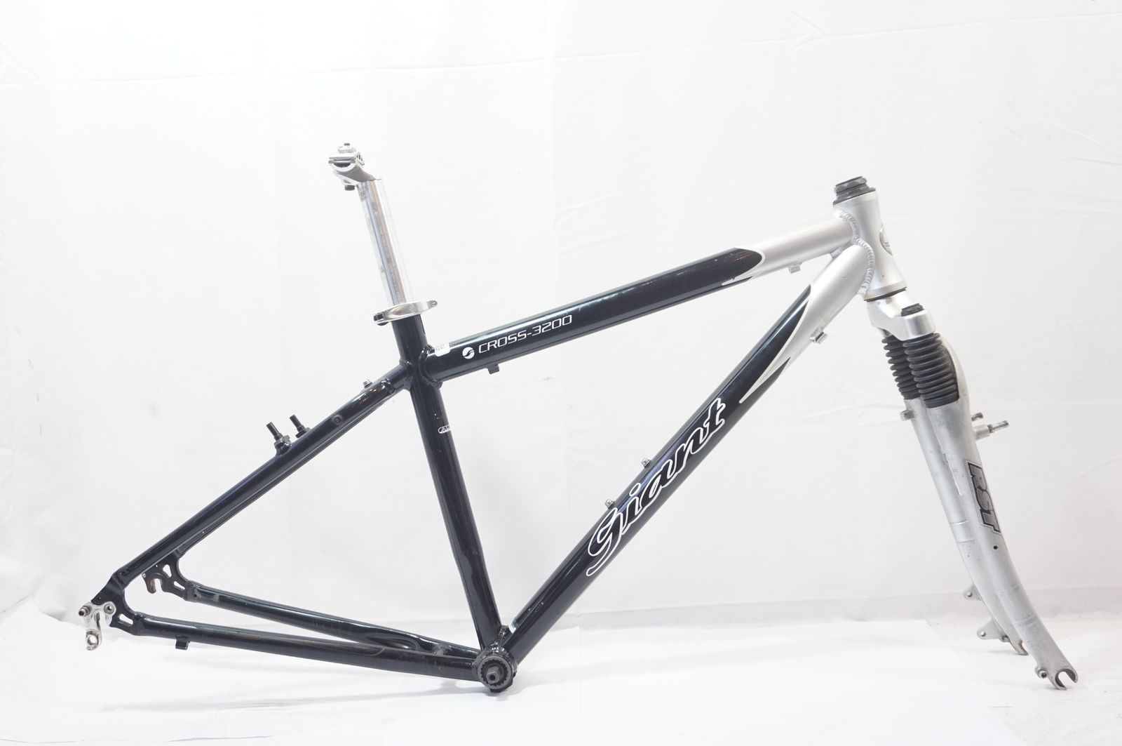 GIANT 「ジャイアント」 CROSS 3200 年式不明 フレームセット