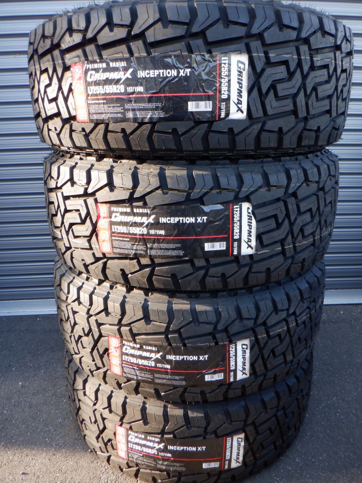 新品未使用　２５５/５５R２０　グリップマックス　インセクションX/T　ホワイトレター　2022年製　４本　ランドローバー　エクスプローラー　カイエンなどに