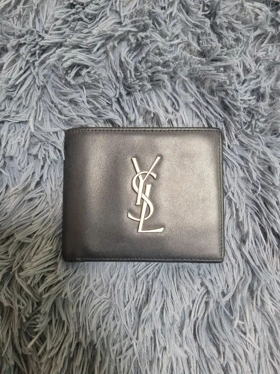 Saint Laurent サンローラン メンズ モノグラム シルバー ブラック 二つ折り財布 5,983円