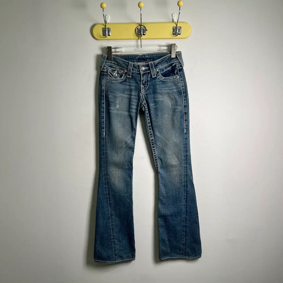 トゥルーレリジョン ディスコ ジョイ BIG T キュービック ブーツカット デニム パンツ 24