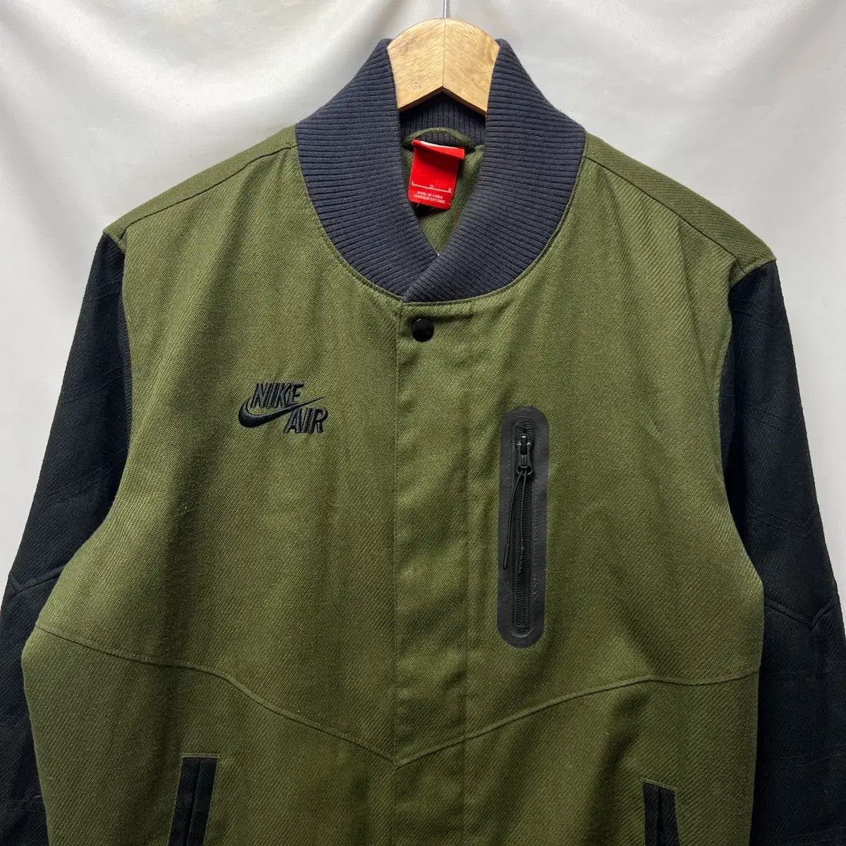 正規品/L NIKE エア スウッシュ カーキ ブルゾン スタジャン - メルカリ