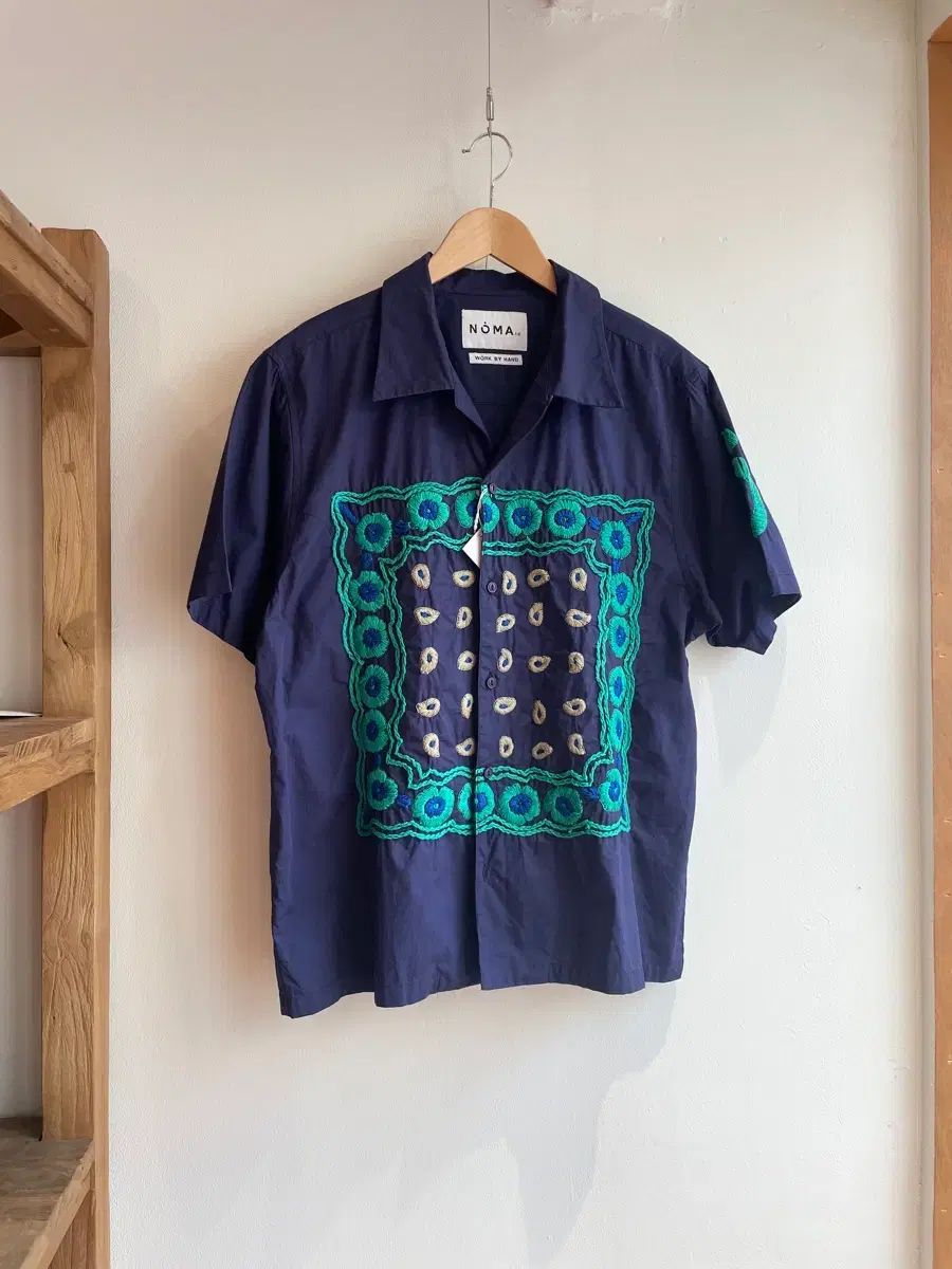 ノーマティディ ハンド刺繍 半袖シャツ