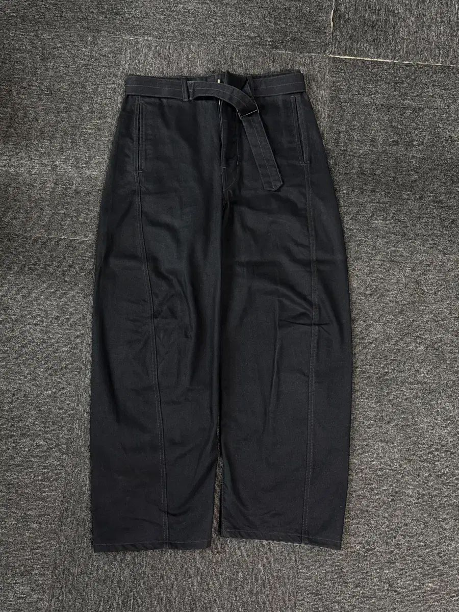 ルメール 23ss ツイスト ベルト付き パンツ (M)