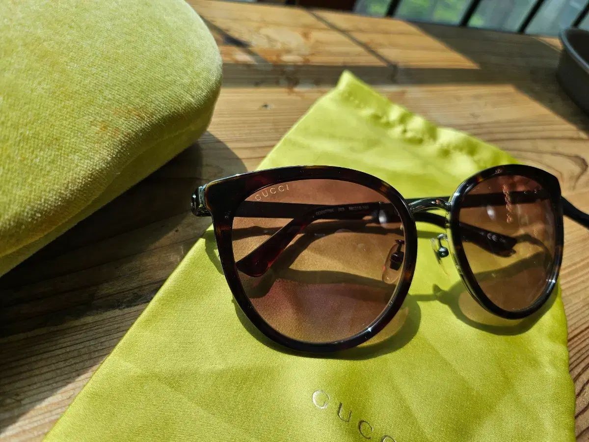 新品 GUCCI(グッチ) サングラス GG0077SK 001