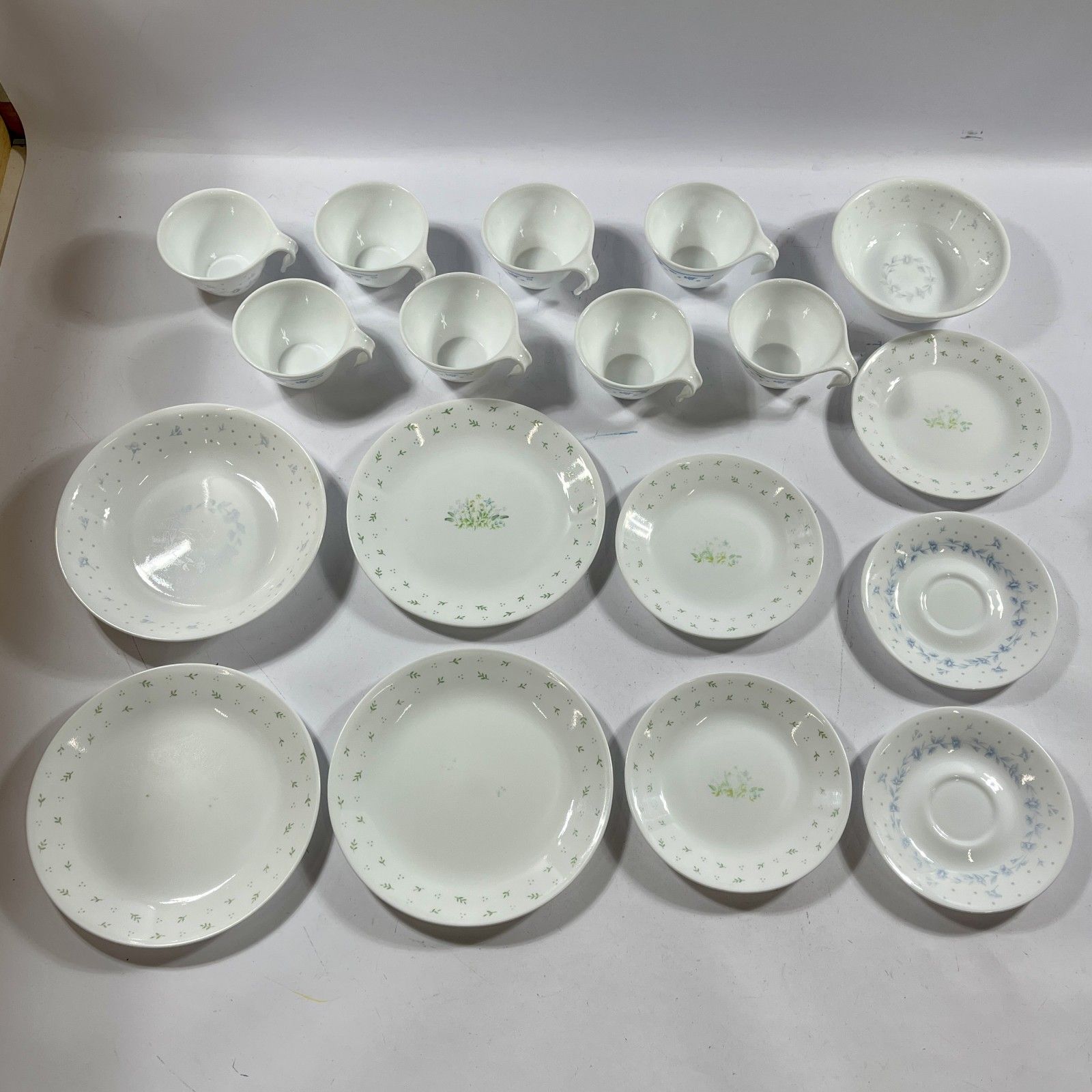未使用　CORELLE コレール ハーブカントリーディナーセット　42点まとめ ☆ コレール CORELLE 18点 まとめ商品 プレート カップ ソーサ― 平皿