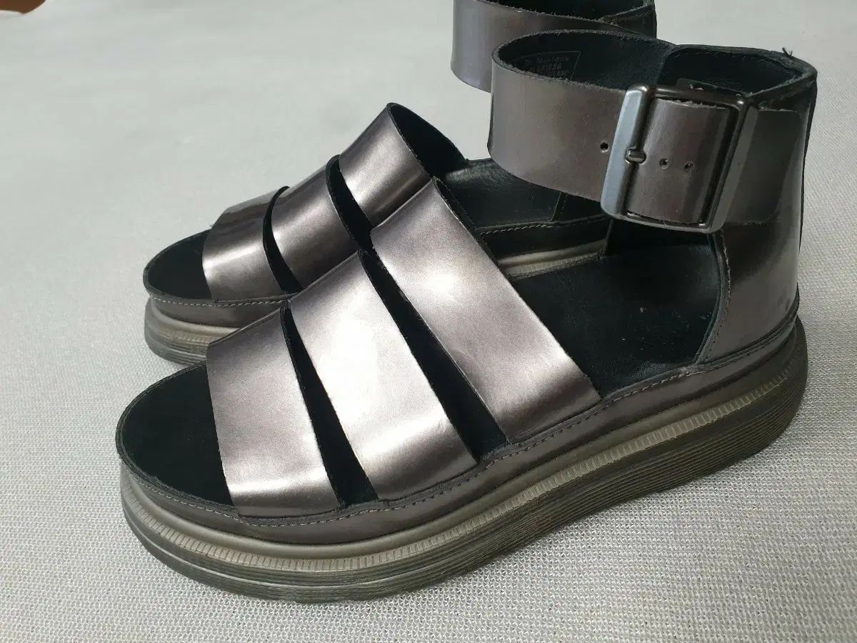 DR. MARTENS ドクターマーチン Clarissa BRONN 韓国通販 グラディエーター サンダル 230