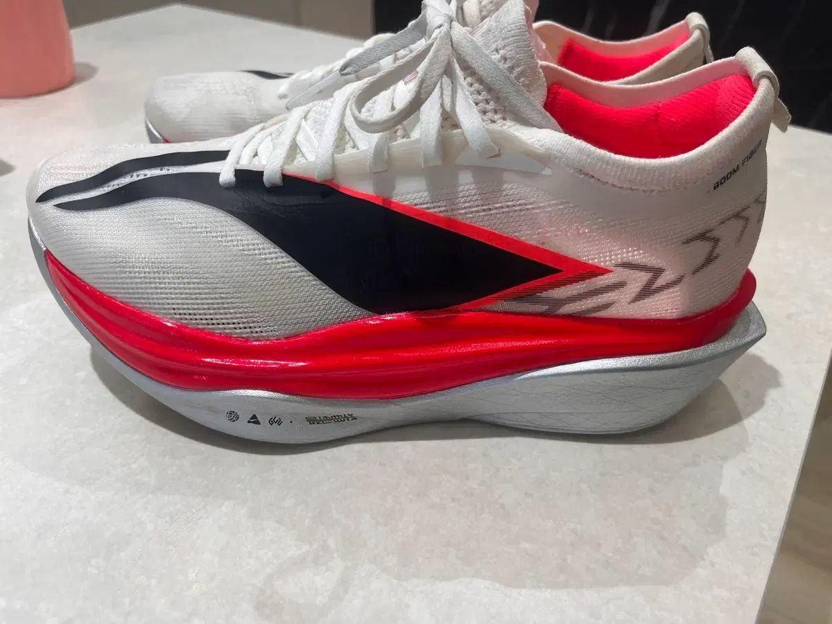 LI-NING(リーニン) フェイディアン エリート6 カーボン 260