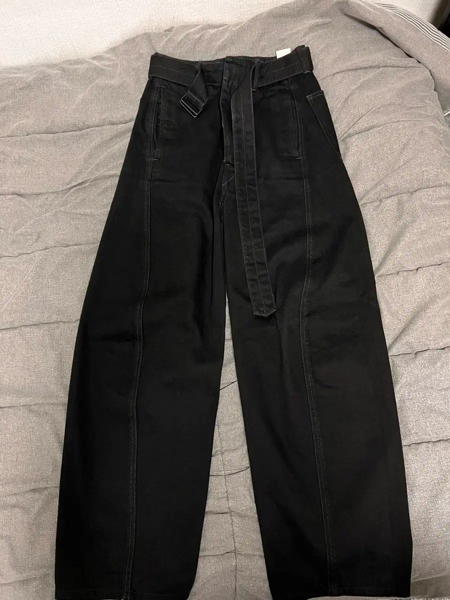 ルメール 22ss ツイステッド ベルト付き デニム (Xs)