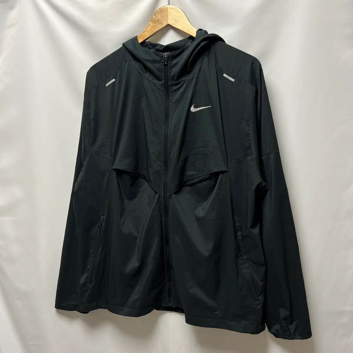新品！Nike 2XL ウィンドブレーカー 正規品/2XL NIKE(ナイキ) レペルUV ウィンドランナー ランニング