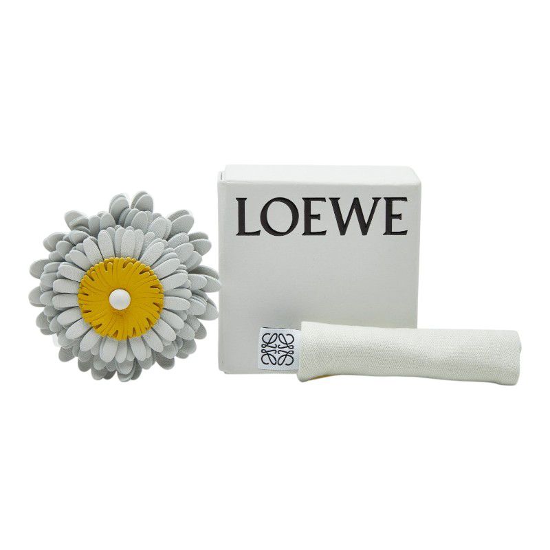 LOEWEロエベ☆バッグチャーム　キーホルダー フラワーレザー革スタッドフラワー ロエベ スタッドフラワー バッグ用 チャーム ホワイト イエロー レザー