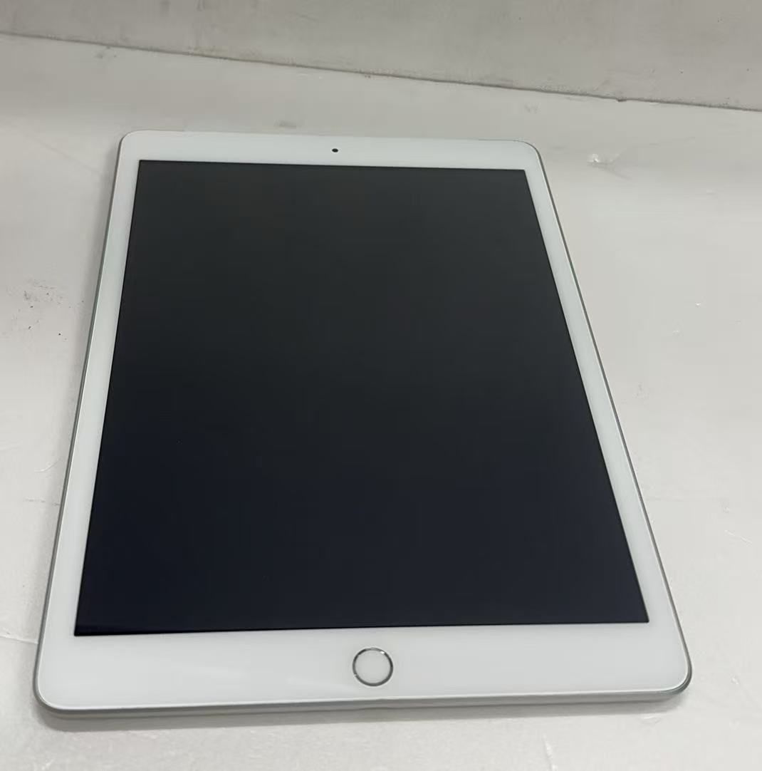 iPad 第8世代 128GB Cellular SLv 中古 - メルカリ