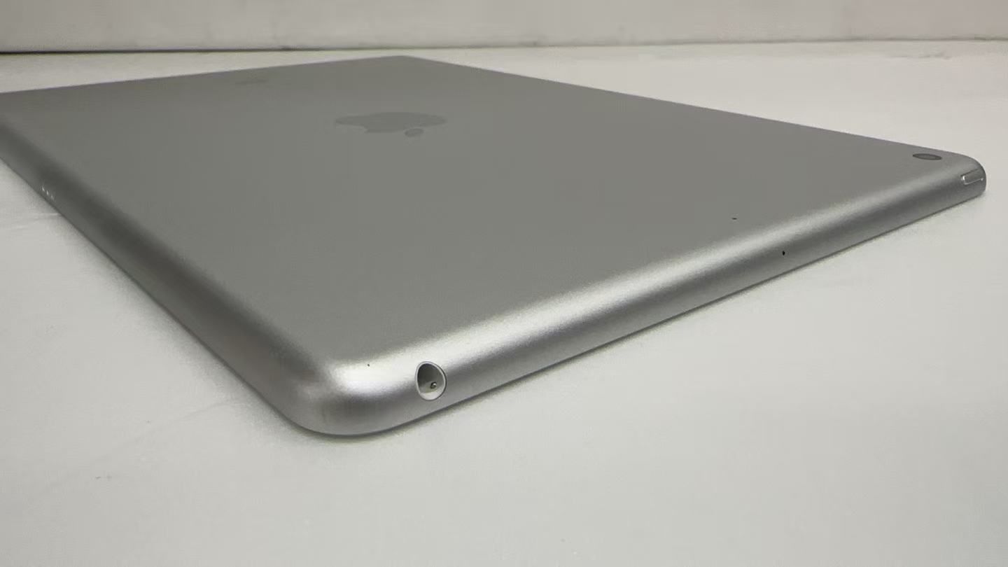iPad 第7世代 32GB SV 中古 Wi-Fi - メルカリ