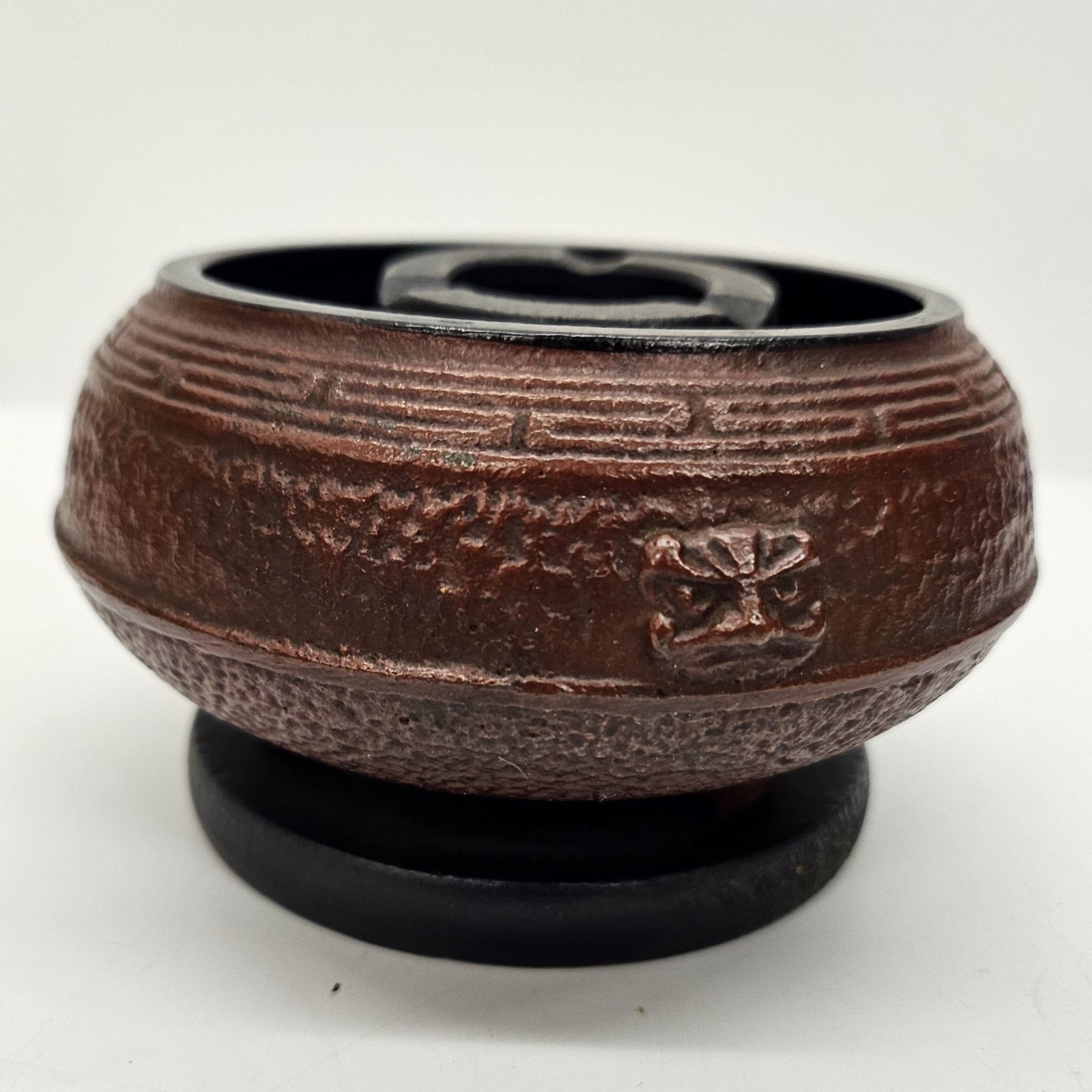 未使用品 南部鉄器 ミニチュア 風炉 胴幅：11cm 木製台座 鬼面 / 五徳