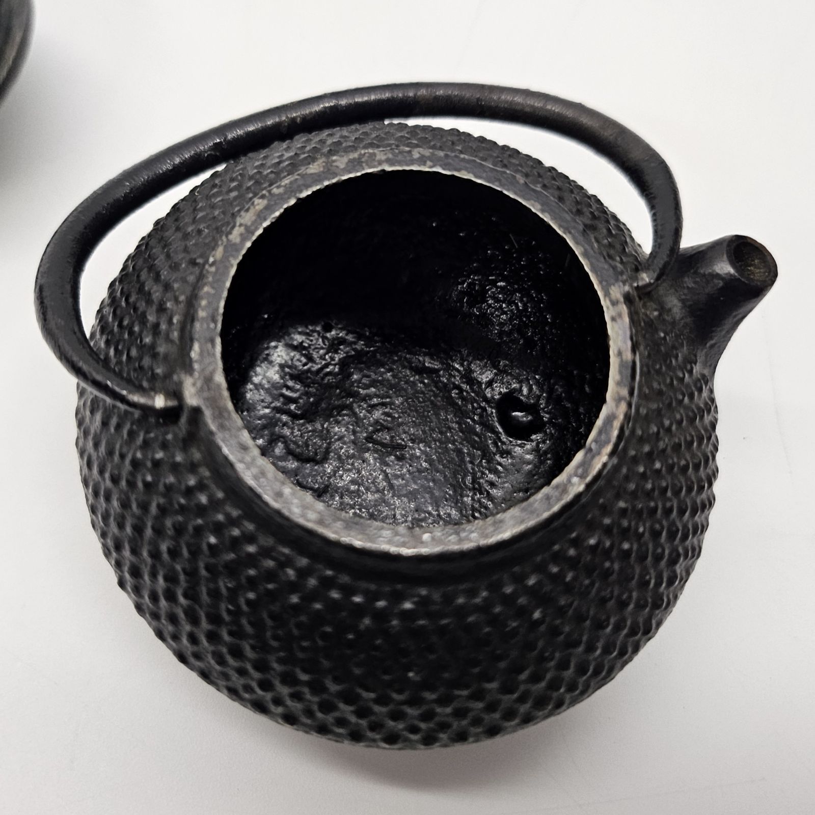未使用品 南部鉄器 ミニチュア 風炉 胴幅：11cm 木製台座 鬼面 / 五徳
