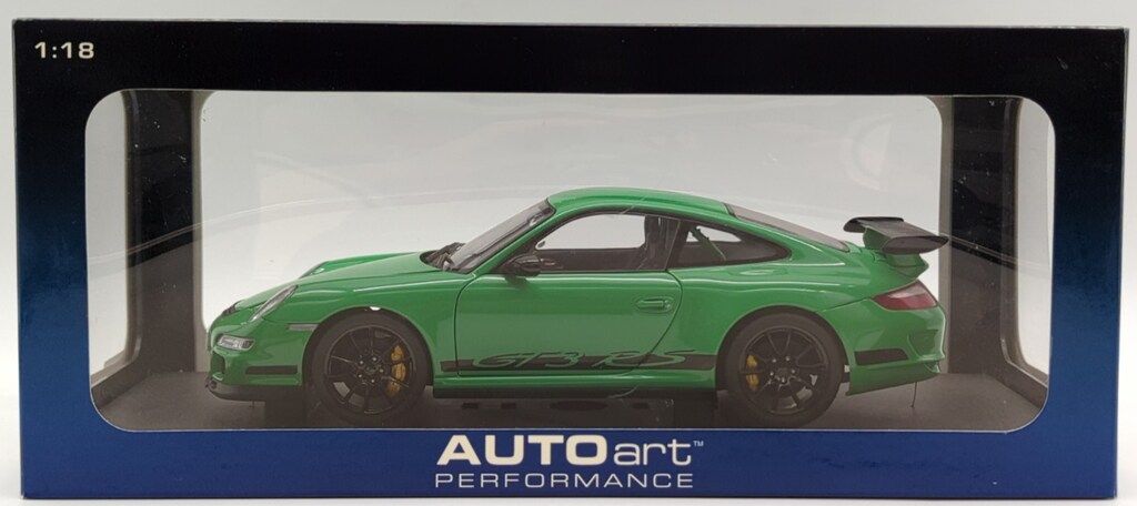 AUTOART 1/18 PORSCHE 997 GT3 RS GREEN/BLACK STRIPES 77992