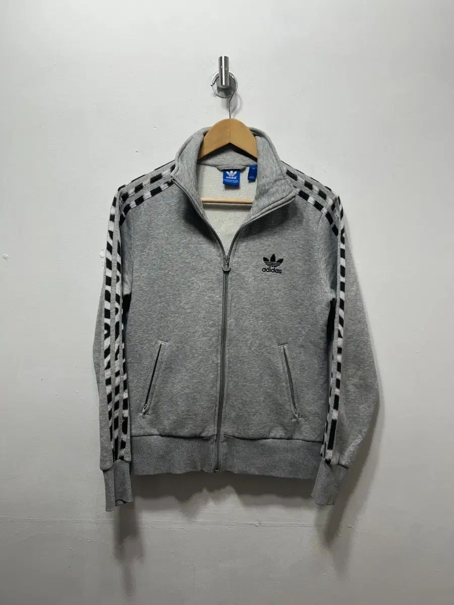アディダス 3本線 トラックジャージ グレー レディース FIRE L