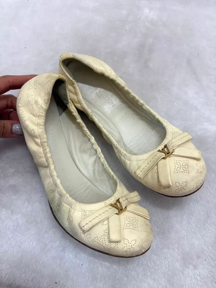 ルイヴィトン フラットシューズ アイボリー 35 5サイズ (正規品)