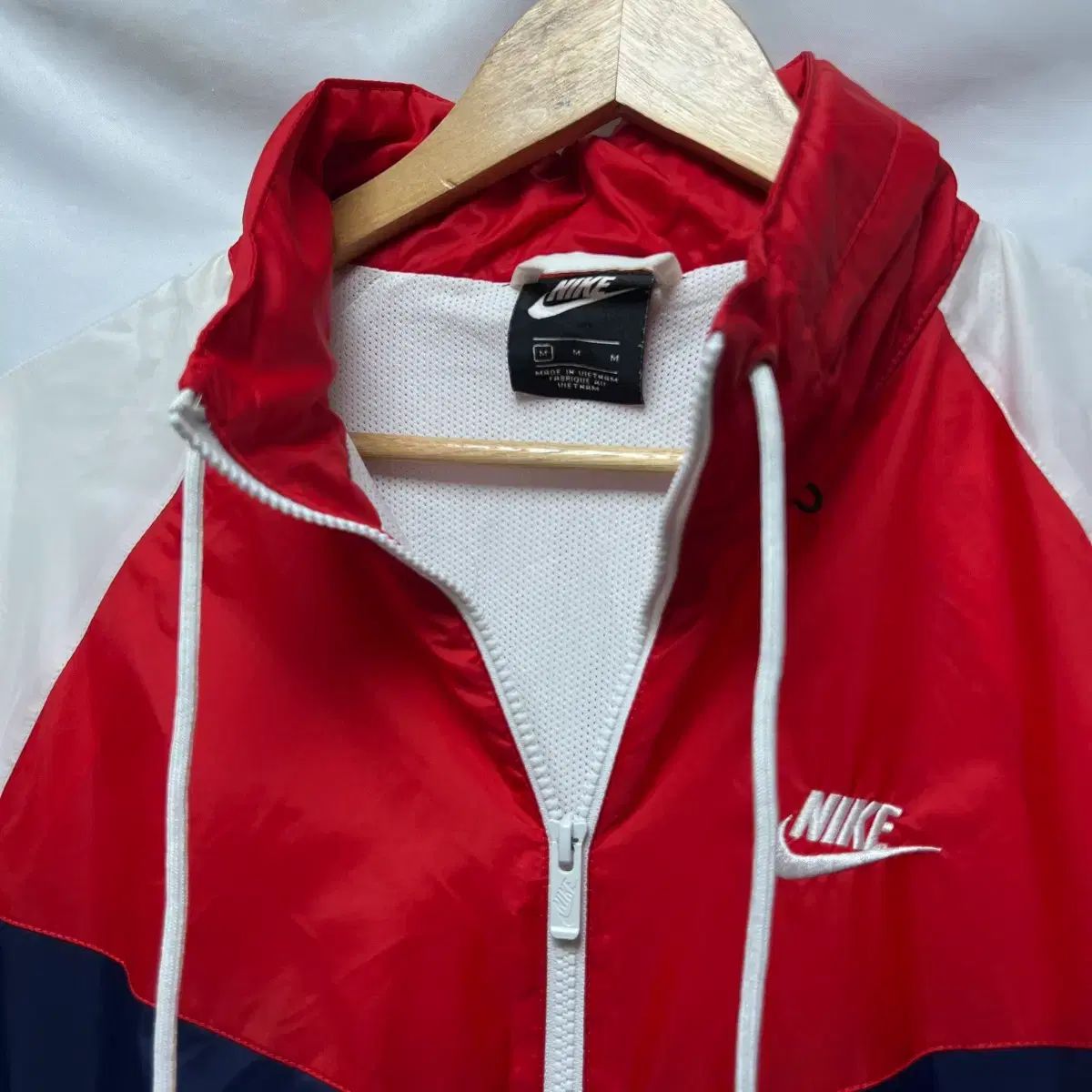 正規品/M NIKE ナイキ ウィンドランナー ウーブン ネイビー レッド