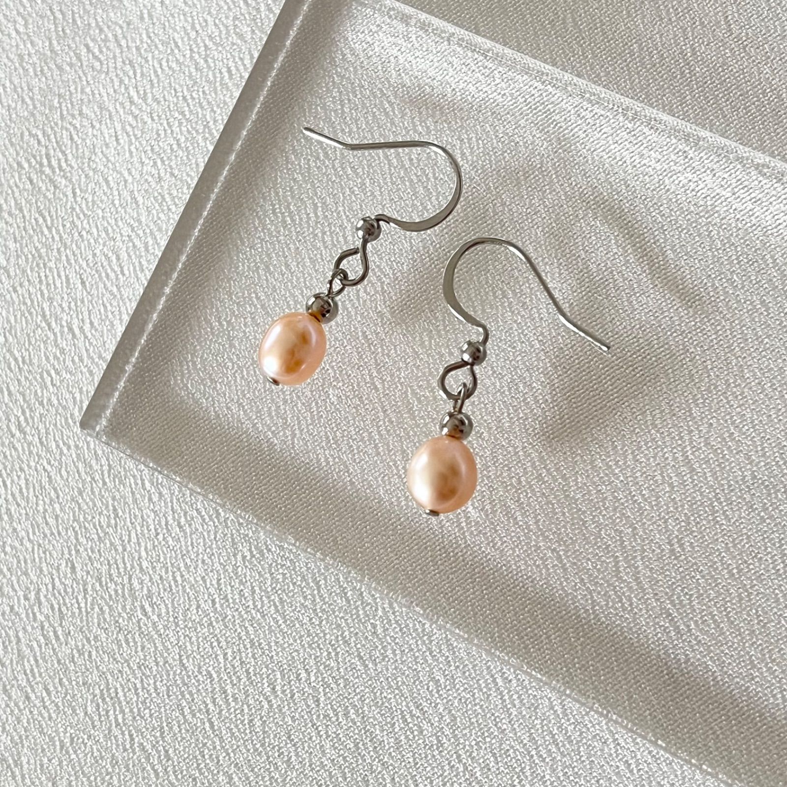 天然色爽やかオレンジ 淡水パール ピアス ・・✽・・ 〈真珠
