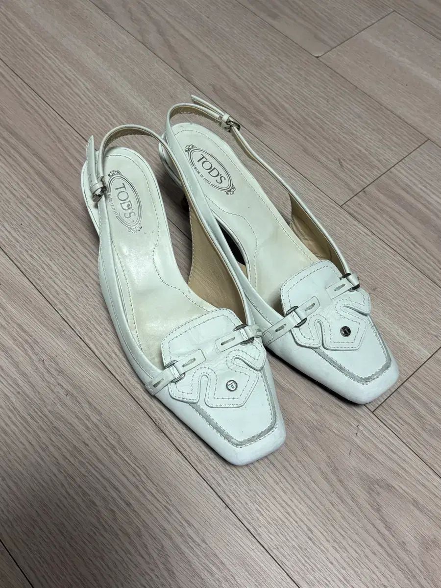TOD'S トッズ 白 サンダル スリングバック