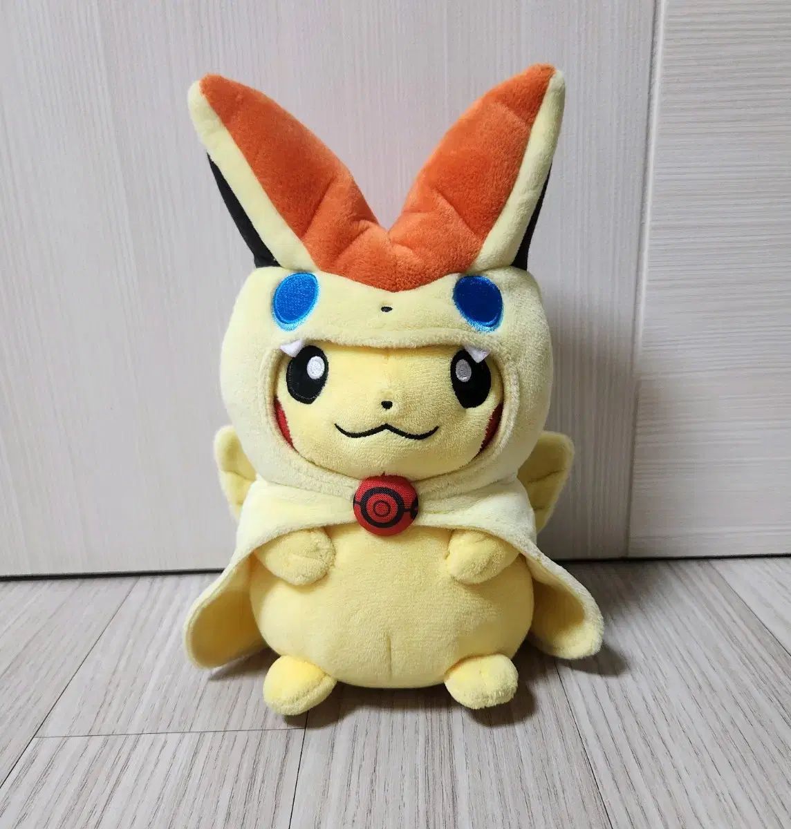 ぬいぐるみ　ポンチョ　ポケモンセンタートウホク　完売品 ビクティニ　ピカチュウ ハイタッチマスコット ポケモンセンター ピカチュウ＆ビクティニ ぬいぐるみ