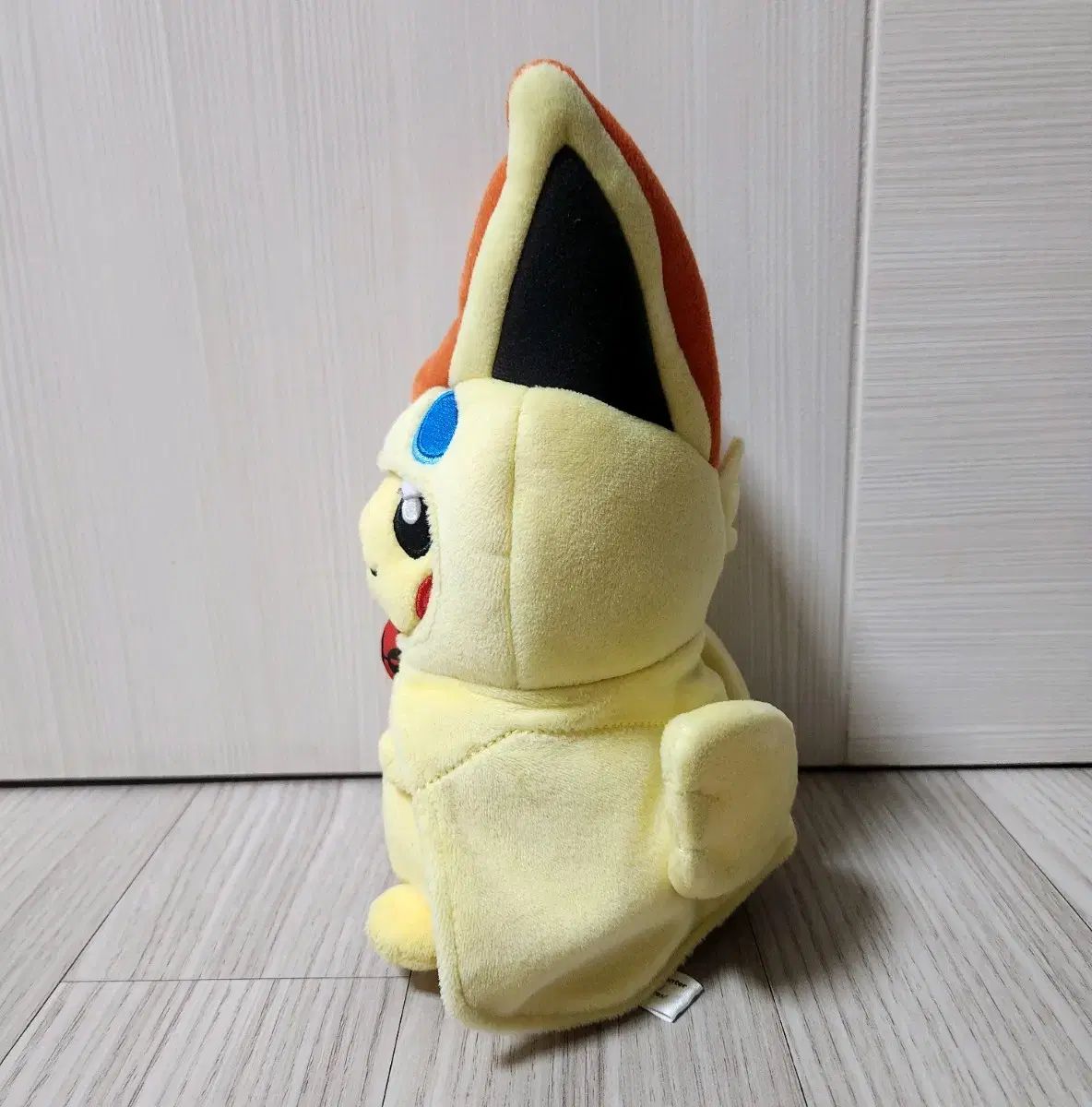 2017 古典 レア ポケモンセンター ビクティニ ポンチョ ピカチュウ