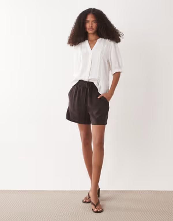 ジェイディーワイ レディース ボトムス ハーフパンツ・ショーツ ショートパンツ リネン JDY tie waist linen blend shorts BROWN ブラウン