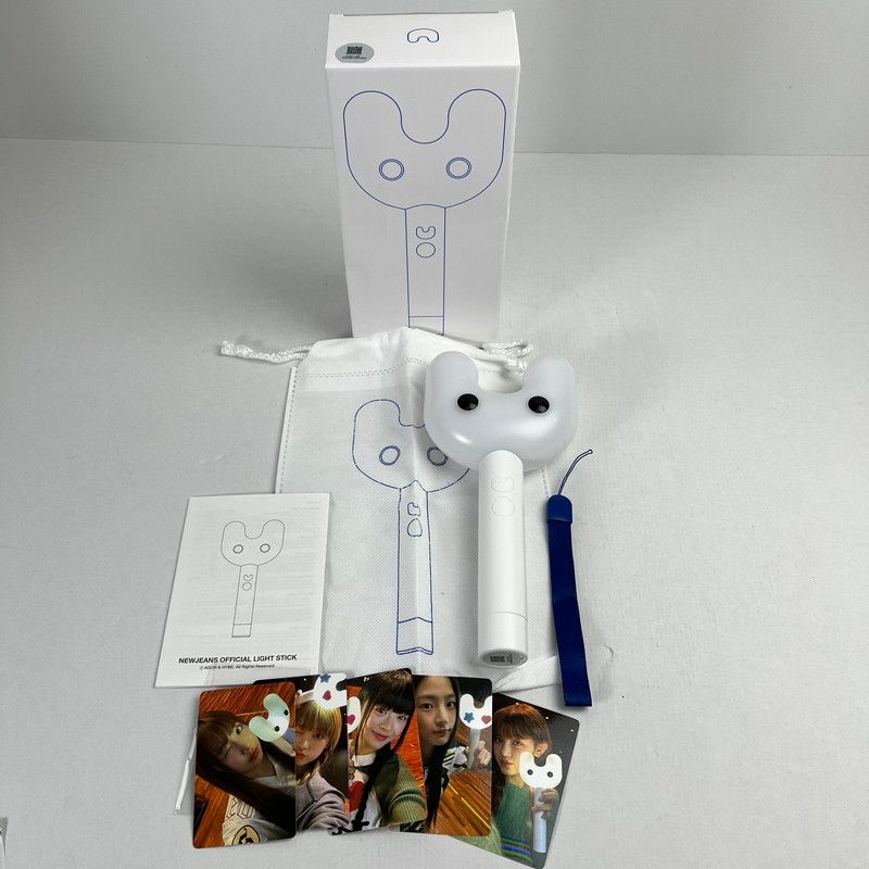 中古美品】NewJeans ニュージーンズ OFFICIAL LIGHT STICK ペンライト 中古美品】NewJeans ニュージーンズ OFFICIAL LIGHT STICK ペンライト