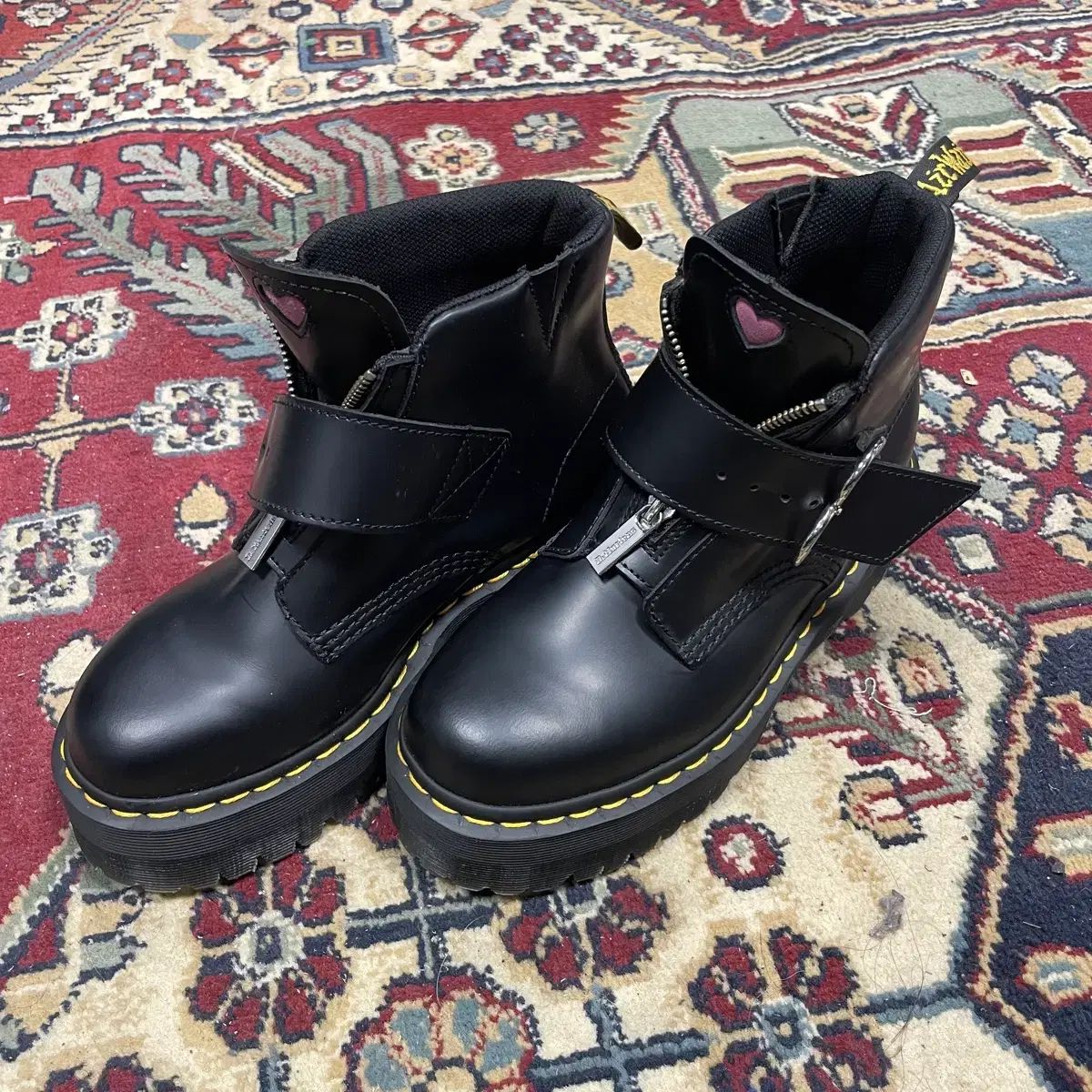 DR. MARTENS EZIO OFF コラボ ハート バックル フラットフォーム ブーツ 240 (UK5)